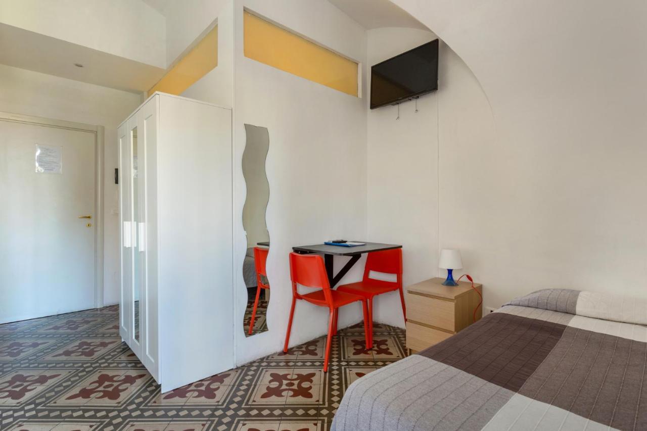 Da Gianni E Lucia Rooms With Bathroom In The City Center CTA Exterior foto