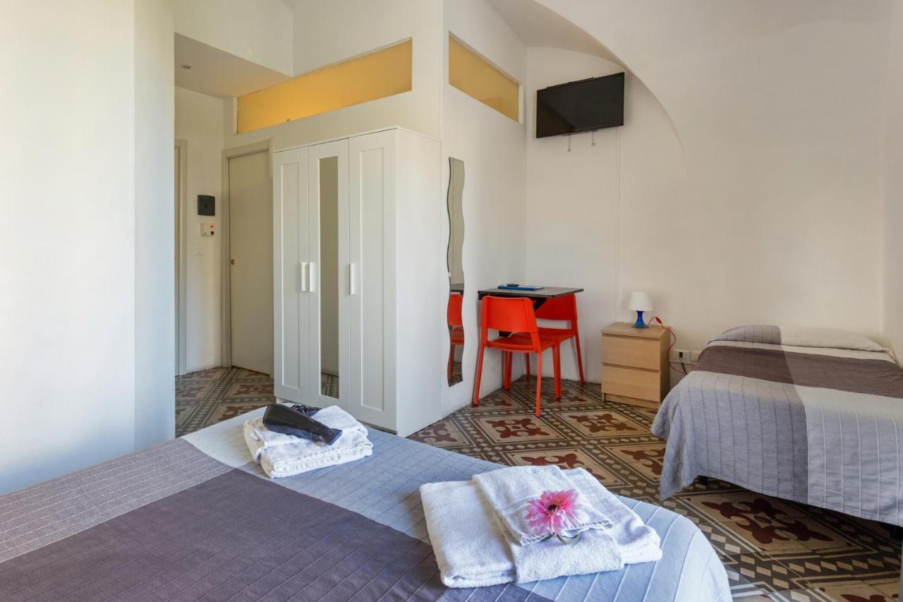 Da Gianni E Lucia Rooms With Bathroom In The City Center CTA Exterior foto