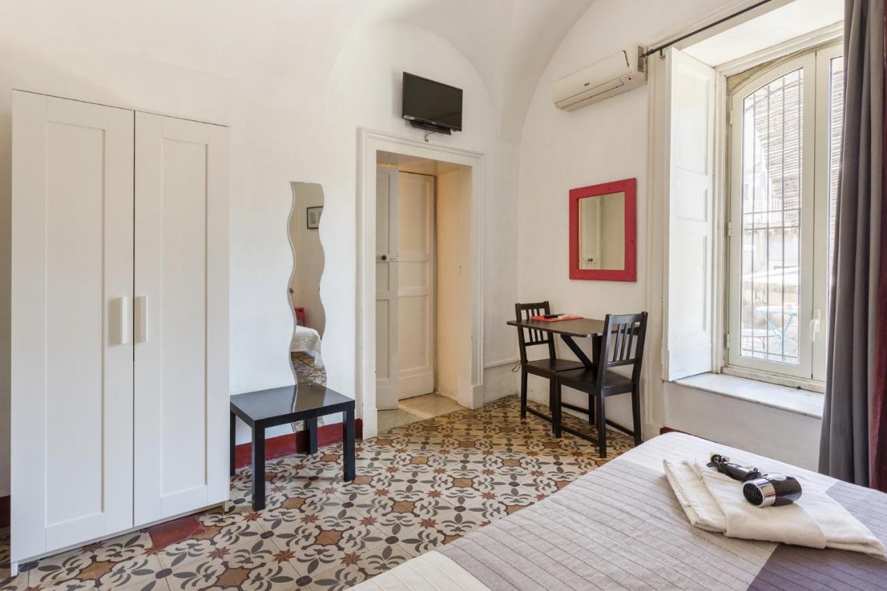Da Gianni E Lucia Rooms With Bathroom In The City Center CTA Exterior foto