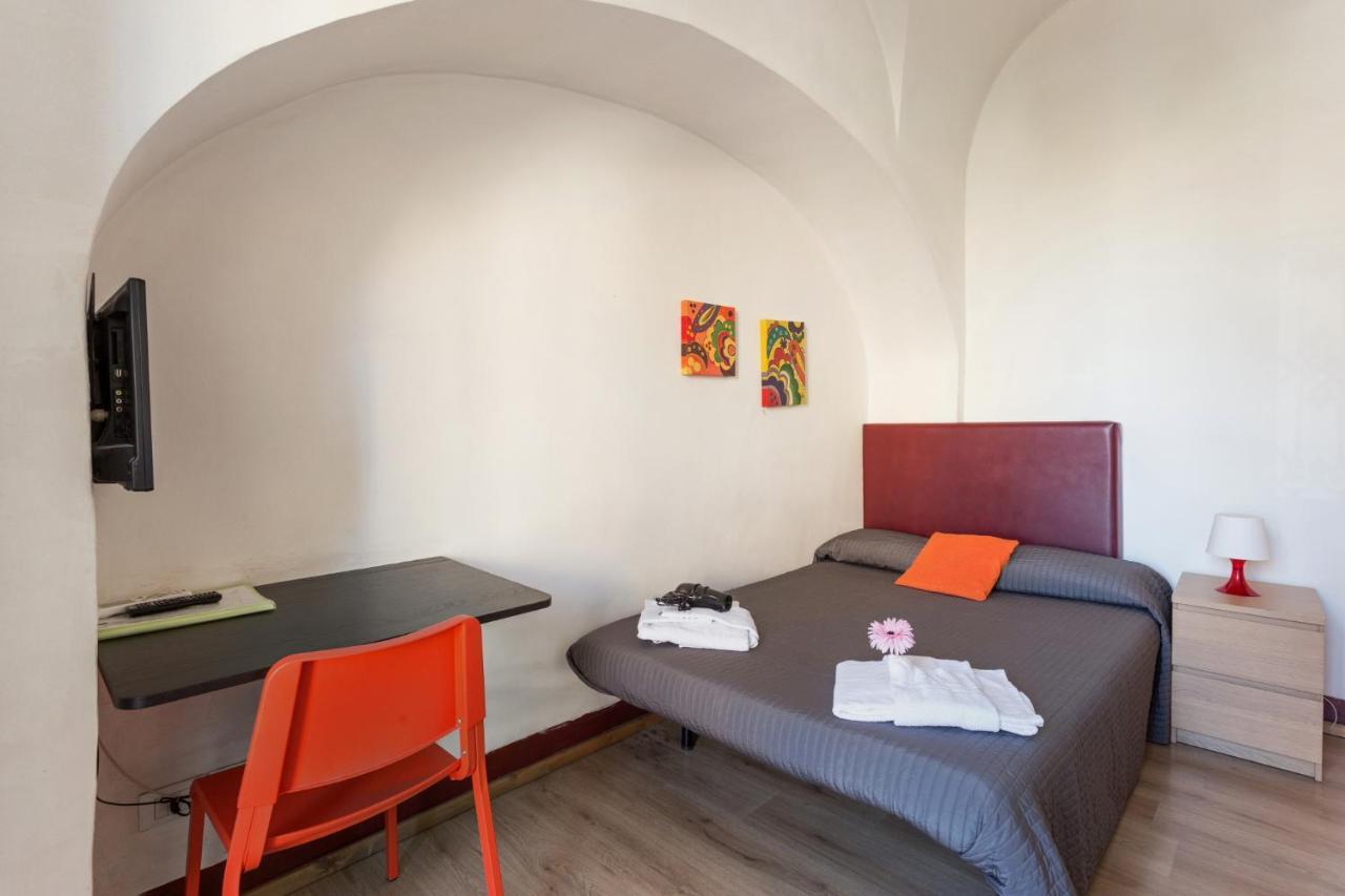 Da Gianni E Lucia Rooms With Bathroom In The City Center CTA Exterior foto